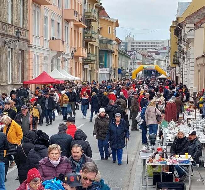 Antique weekend in the downtown